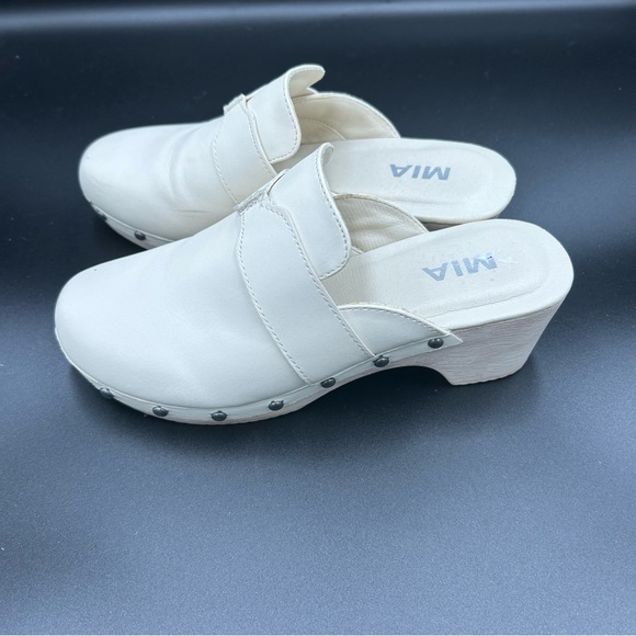MIA ‎ Cream Clogs Sz 6.5 - Picture 7 of 9